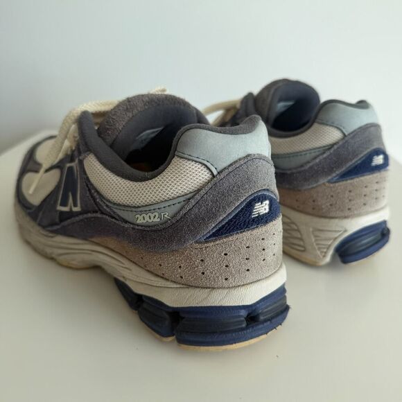 New Balance 2002R Shoes Men 9.5 Suede Blue Tan Distressed Chunky Sneaker M2002RG